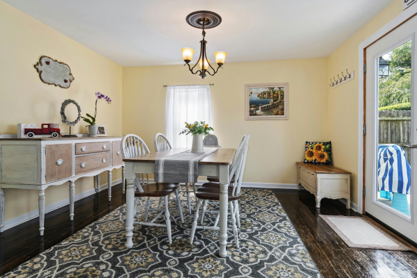 4 seater dining table