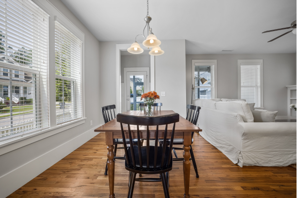 4 seater dining table