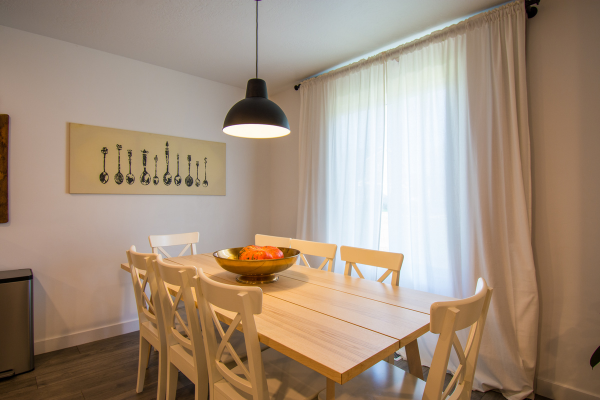 6 seater dining table